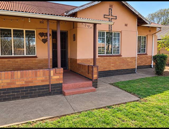 3 BEDROOM FREESTANDING FOR SALE IN VANDERBIJLPARK CE 2